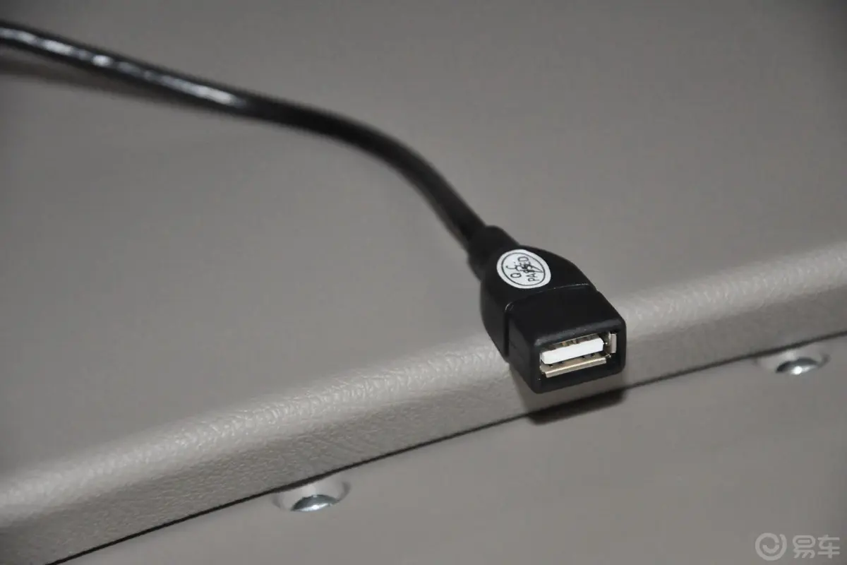 星朗1.5L 手动 豪华型 7座USB接口