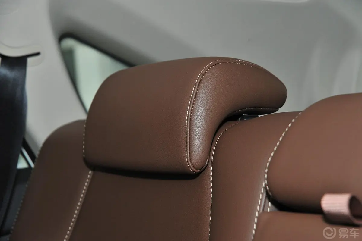 比亚迪S71.5T 手动 豪华型 7座 升级版后排头枕