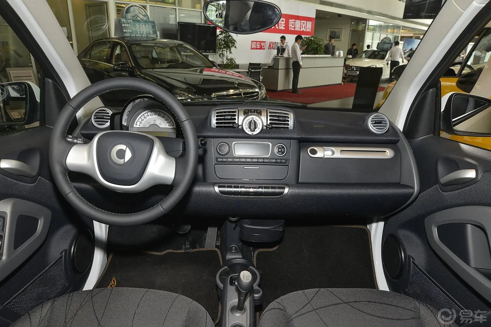 smart fortwo1.0 MHD 硬顶城市光波激情版内饰全景正拍