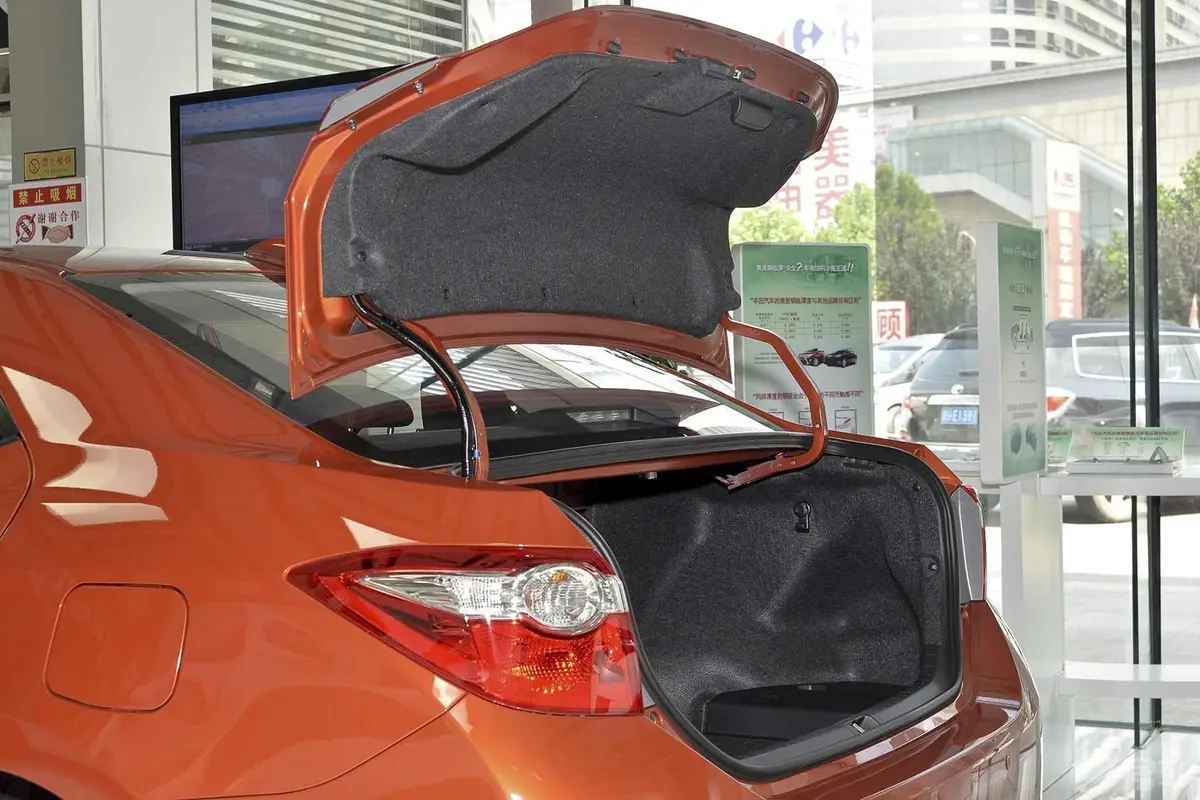 雷凌1.6G CVT 橙色限量版行李厢开口范围