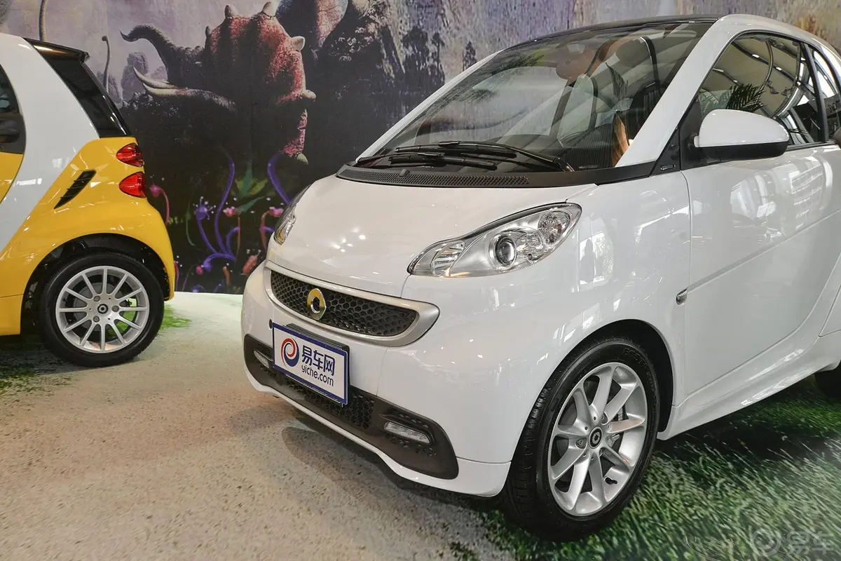 smart fortwo1.0 MHD 硬顶城市光波激情版车头局部