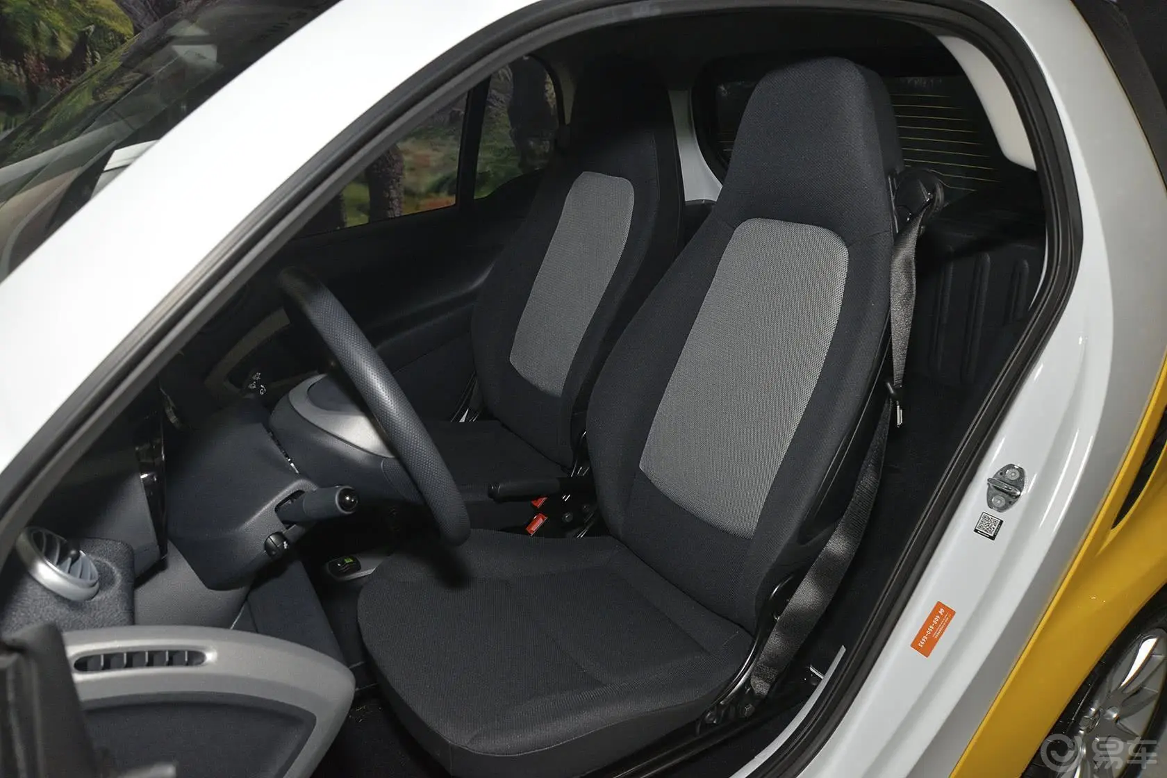 smart fortwo1.0 MHD 硬顶城市光波激情版驾驶员座椅