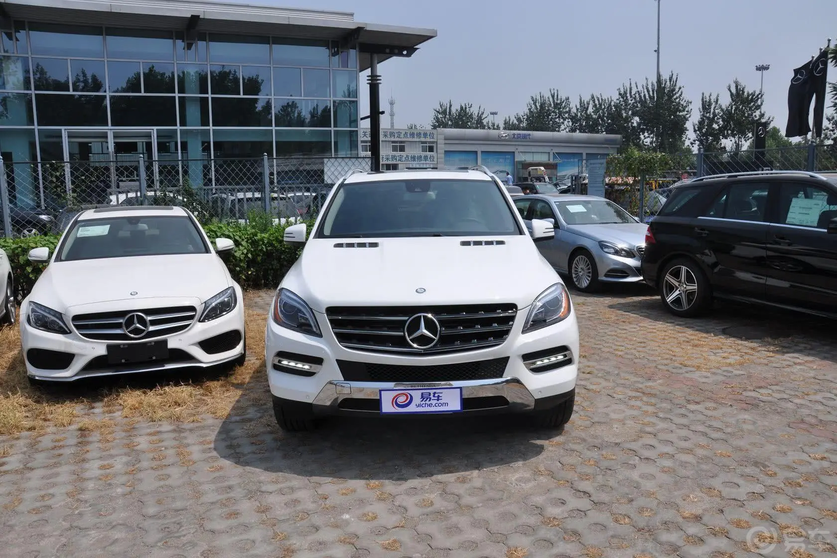 奔驰M级ML350 4MATIC 柴油版正前水平