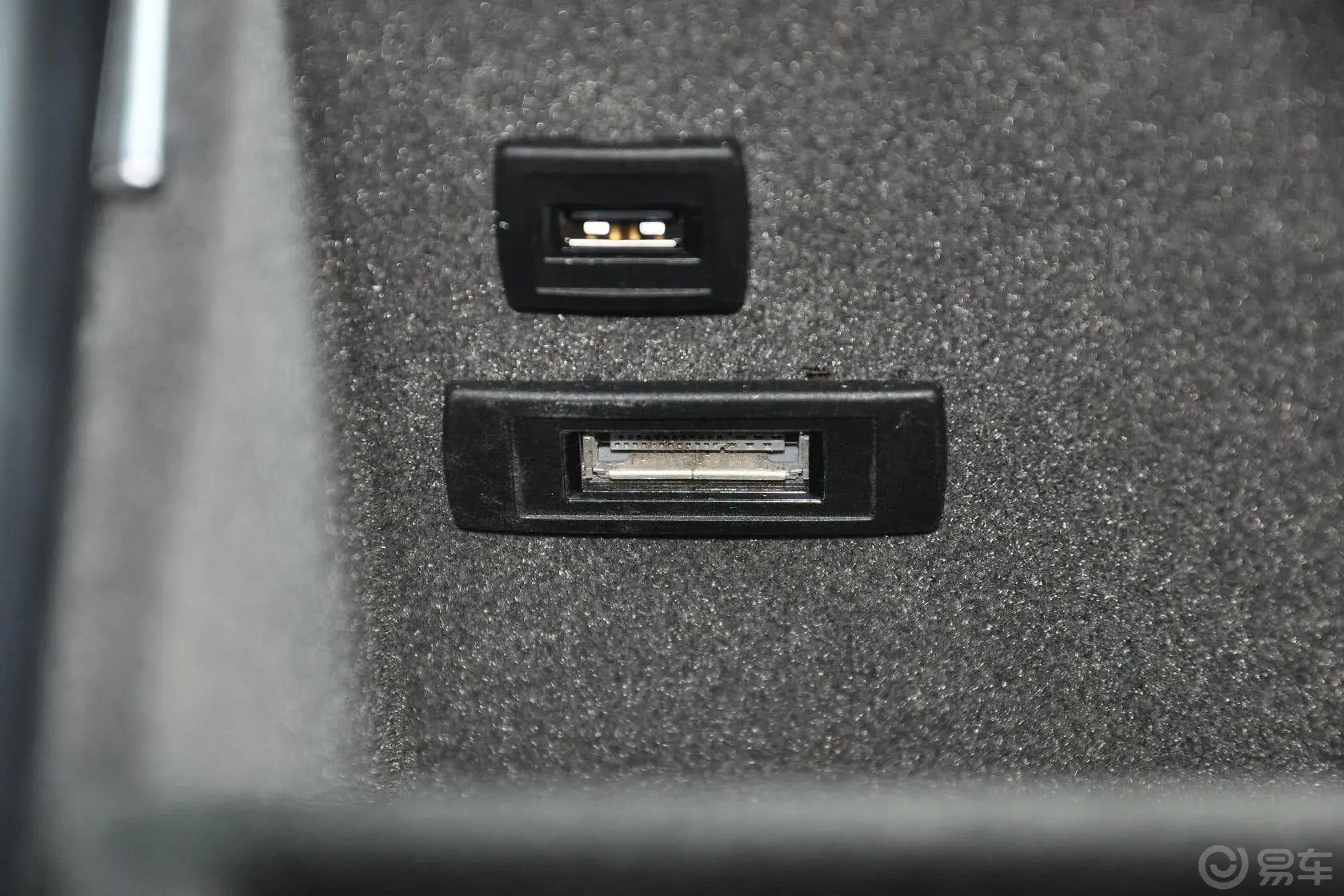 奔驰M级ML350 4MATIC 柴油版USB接口