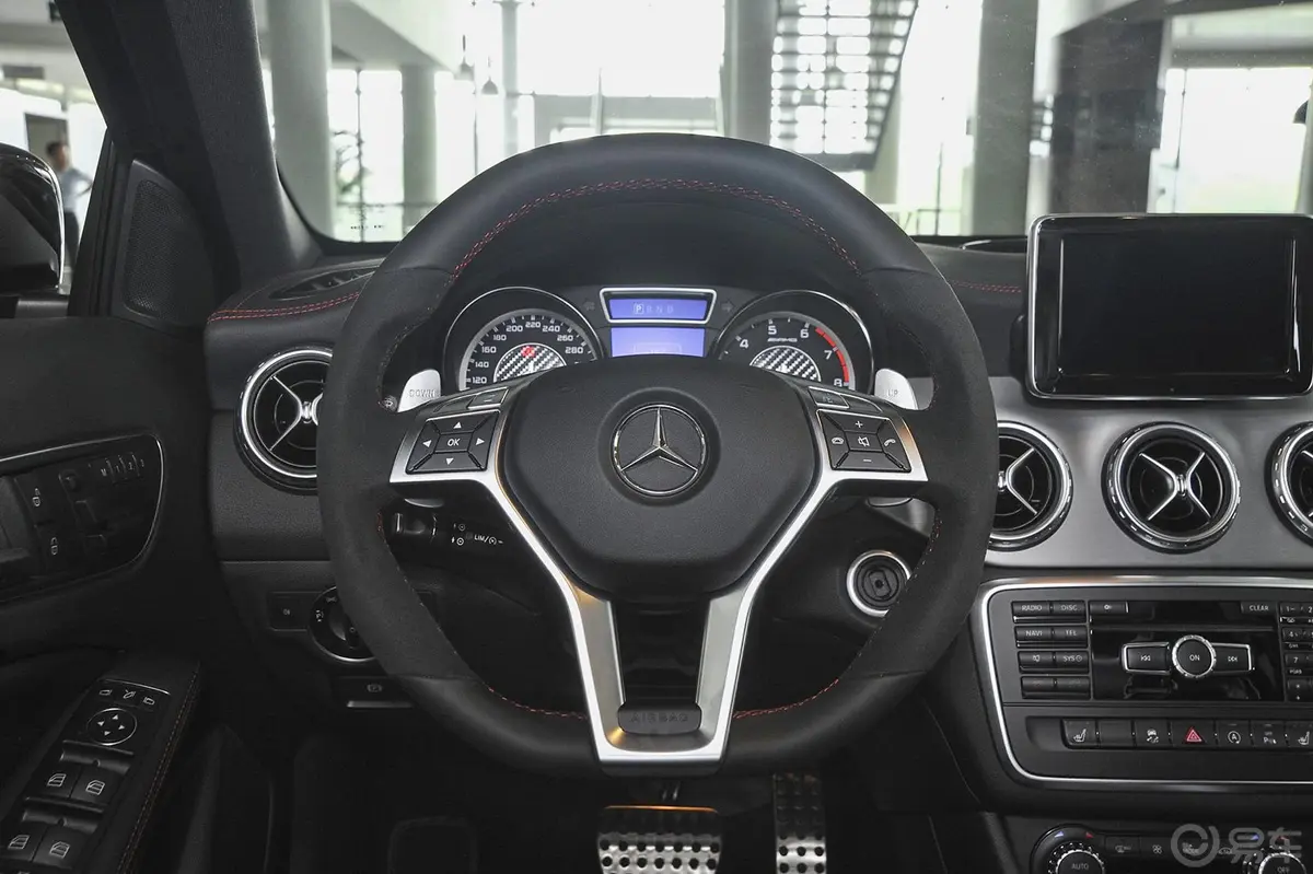 奔驰GLA AMGGLA 45 AMG 4MATIC方向盘