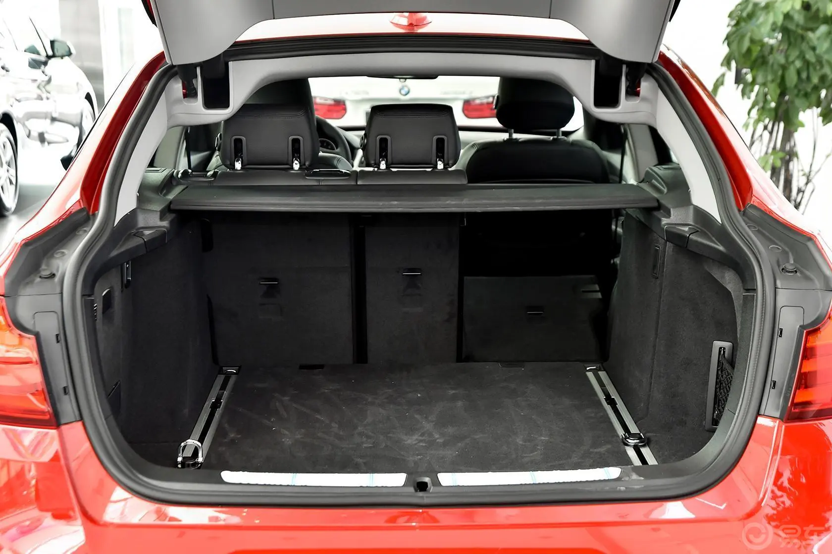 宝马3系GT320i 领先型行李箱空间（后排右放倒）