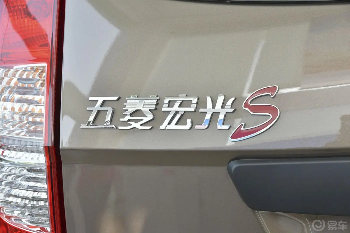 五菱宏光S1.2L 手动 基本型 国五外观