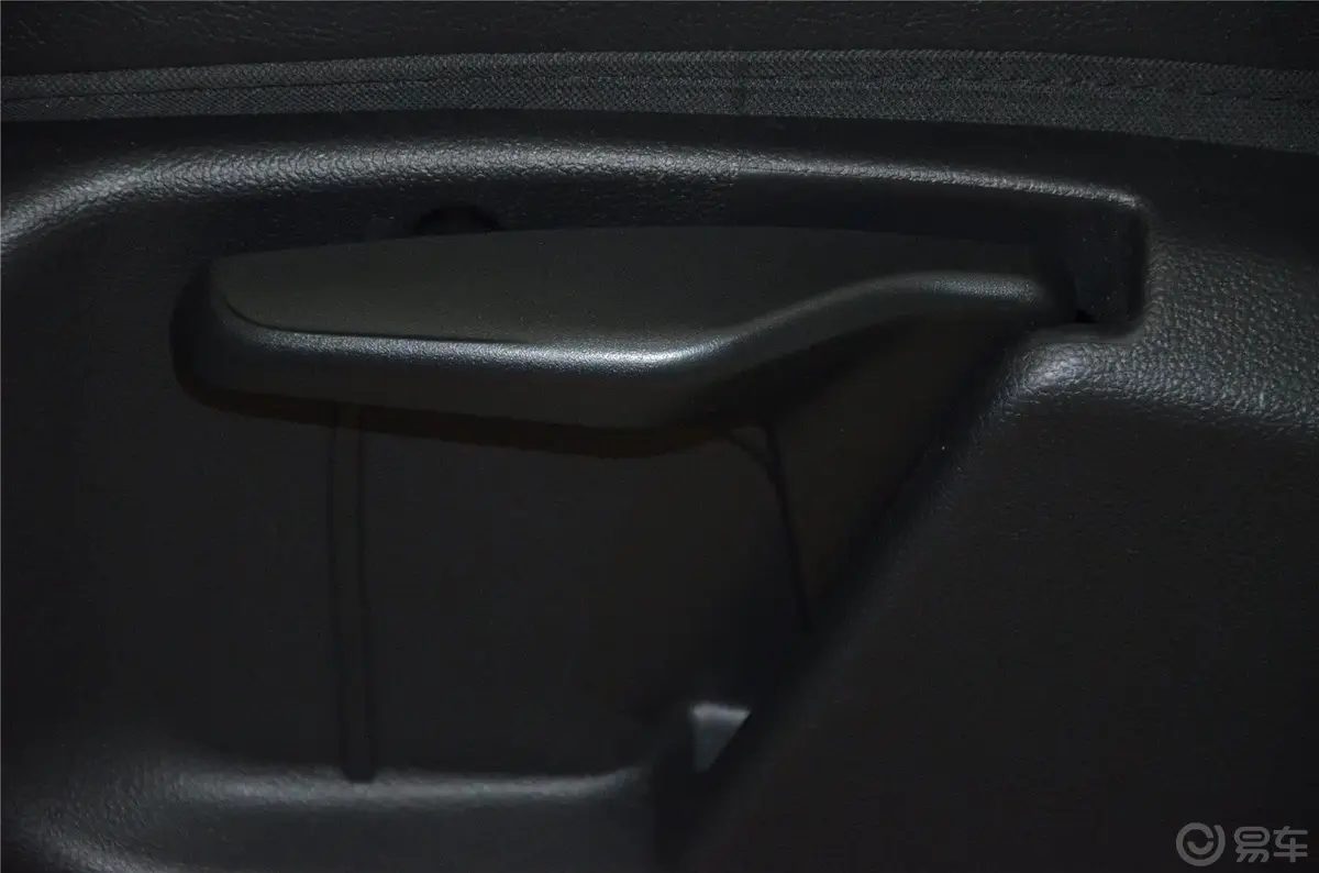 长安CS751.8T 自动 精英型 国V座椅调节键