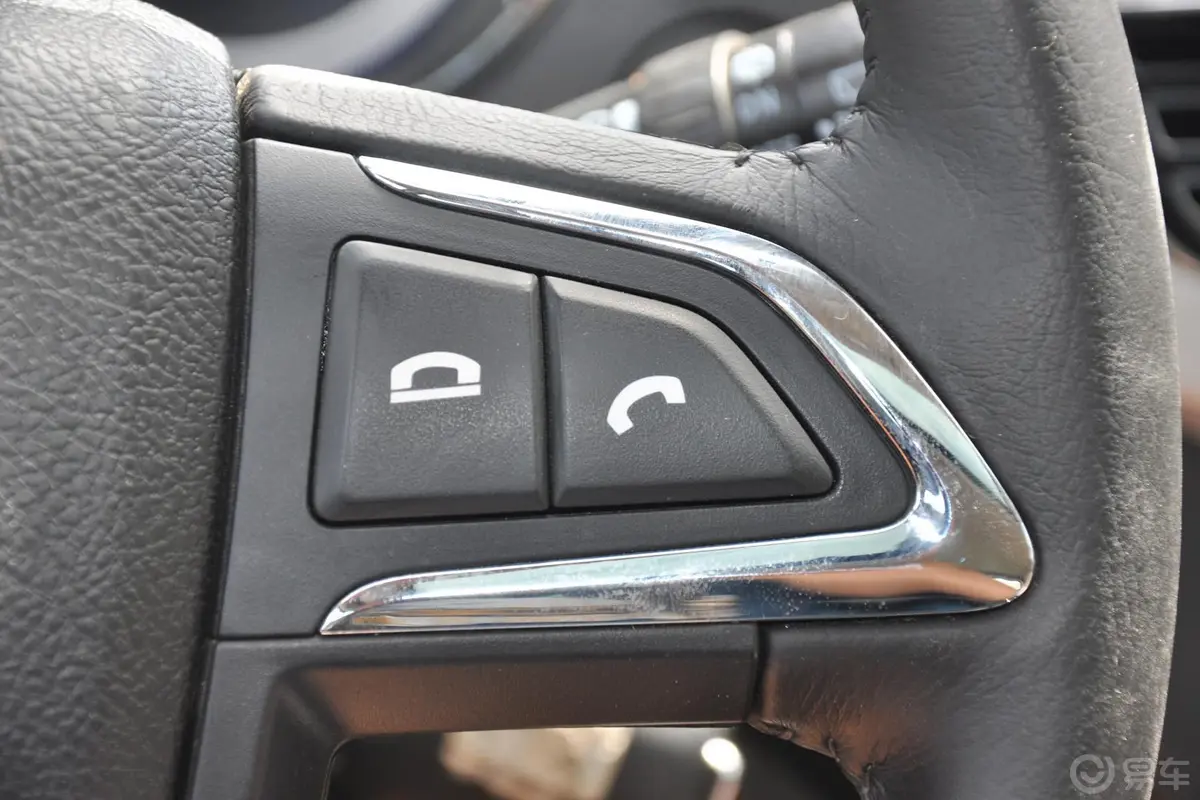 揽福2.4L 手动 汽油 四驱 豪华型方向盘功能键（右）