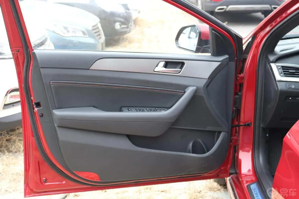 索纳塔1.6T 自动 GLX 领先型+安全包驾驶员侧车门内门板