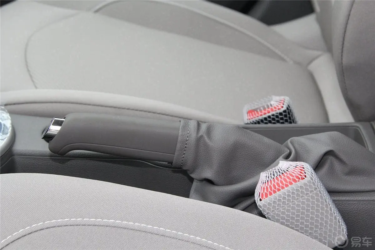 科鲁兹三厢 1.5L 自动时尚天窗版驻车制动（手刹，电子，脚刹）