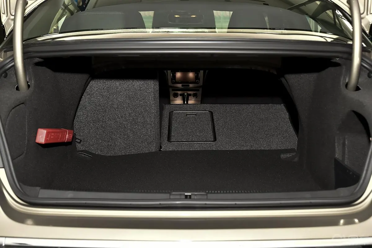 一汽-大众CC1.8T 双离合 尊贵型行李厢开口范围