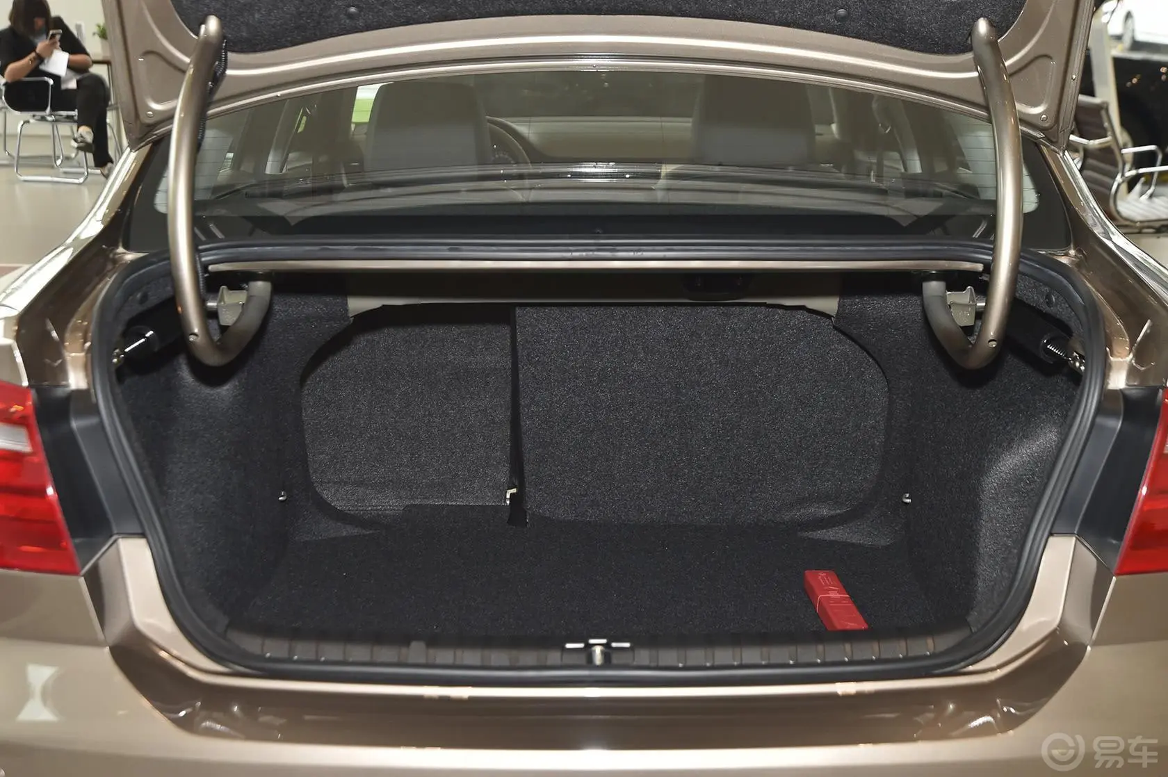 宝来1.6L 手动 舒适型行李箱空间