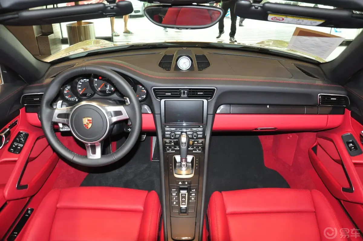 保时捷911Carrera 4 GTS Cabriolet 3.8L前排车顶中央控制区