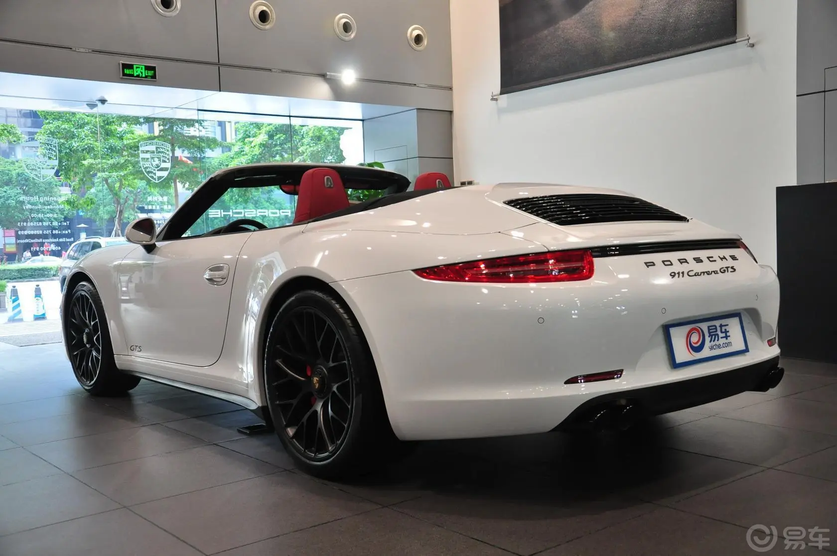 保时捷911Carrera 4 GTS Cabriolet 3.8L侧后45度车头向左水平