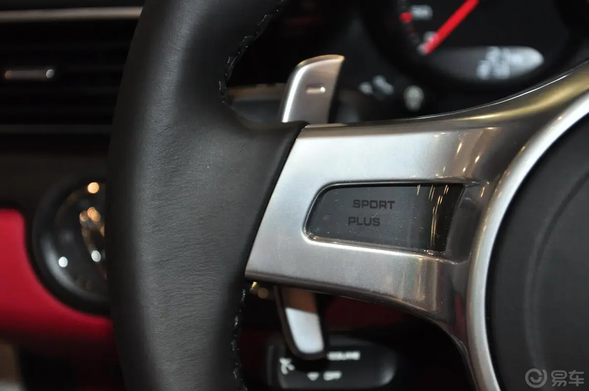 保时捷911Carrera 4 GTS Cabriolet 3.8L方向盘功能键（左）