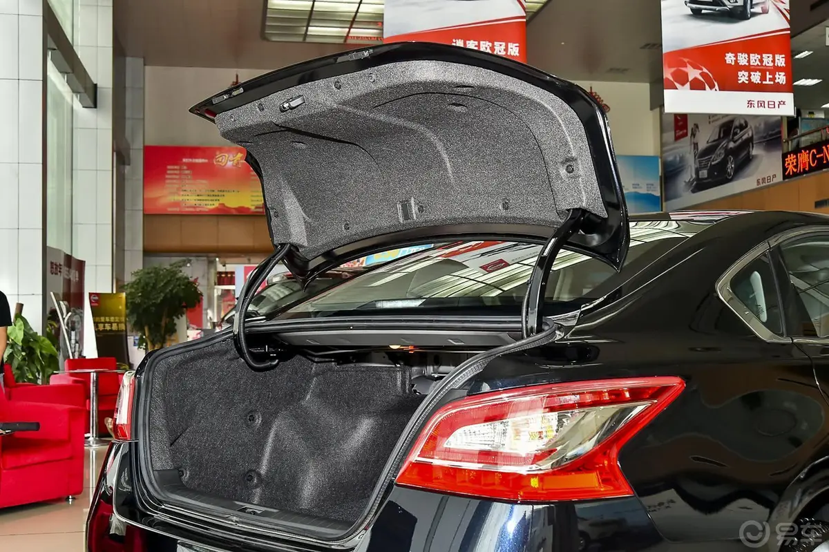 天籁2.5XL Upper 欧冠科技版行李厢开口范围