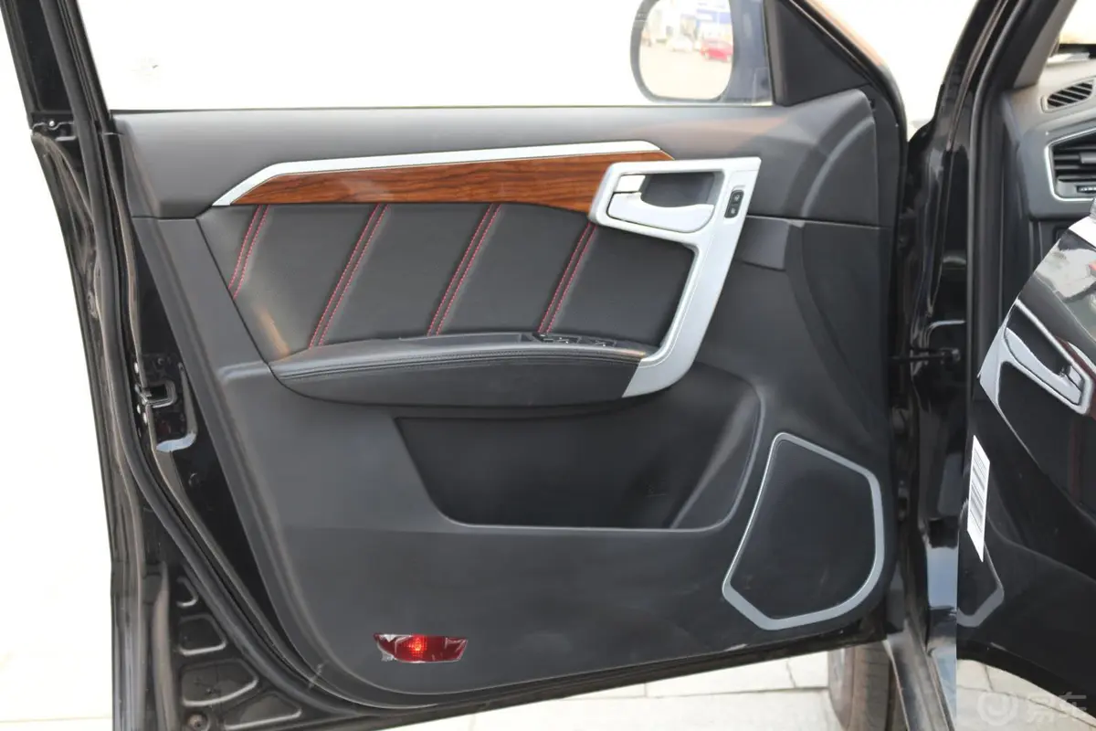 吉利GX72.0L 自动 豪华型驾驶员侧车门内门板
