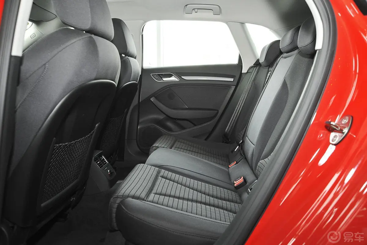 奥迪A3 插电混动(进口)Sportback e-tron 舒适型后排空间体验