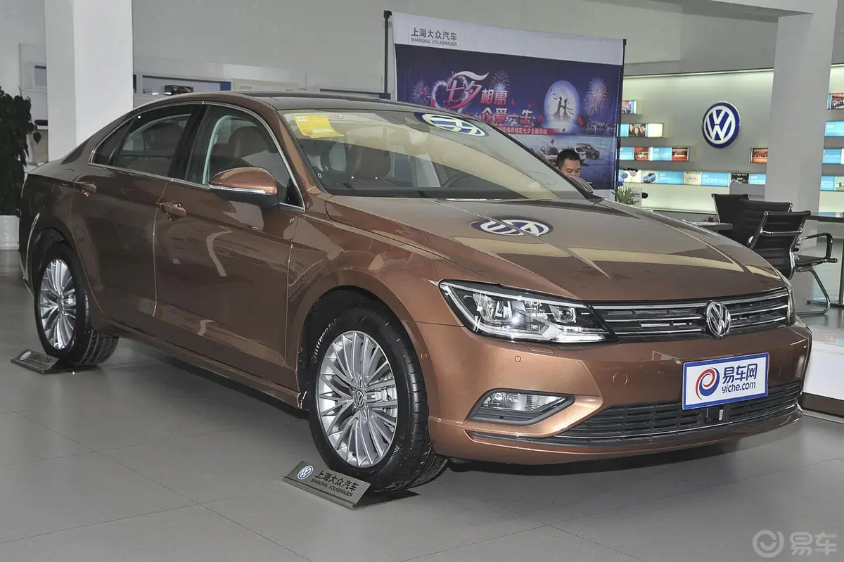 凌渡1.4T  DSG 280TSI 豪华版侧前45度车头向右水平