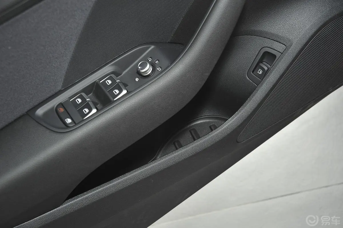 奥迪A3 插电混动(进口)Sportback e-tron 舒适型驾驶员门储物盒