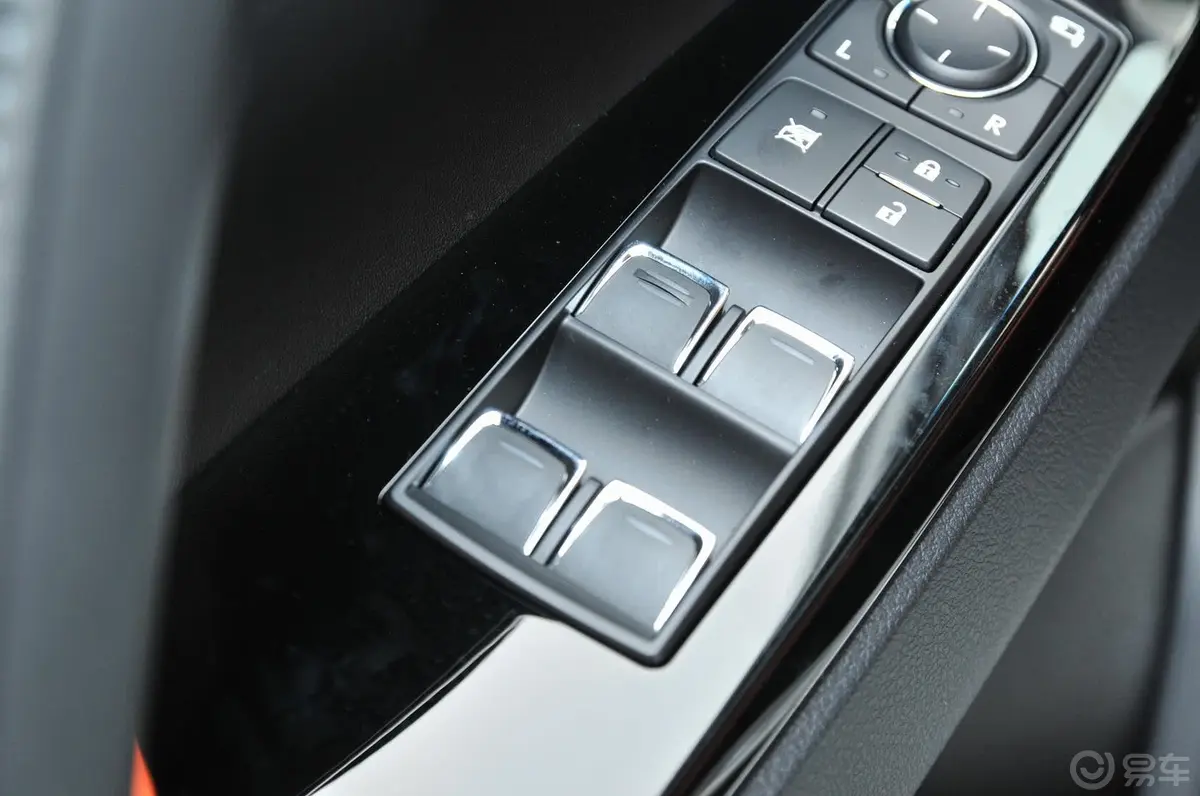 雷克萨斯LXLX 570 动感豪华版车窗升降键