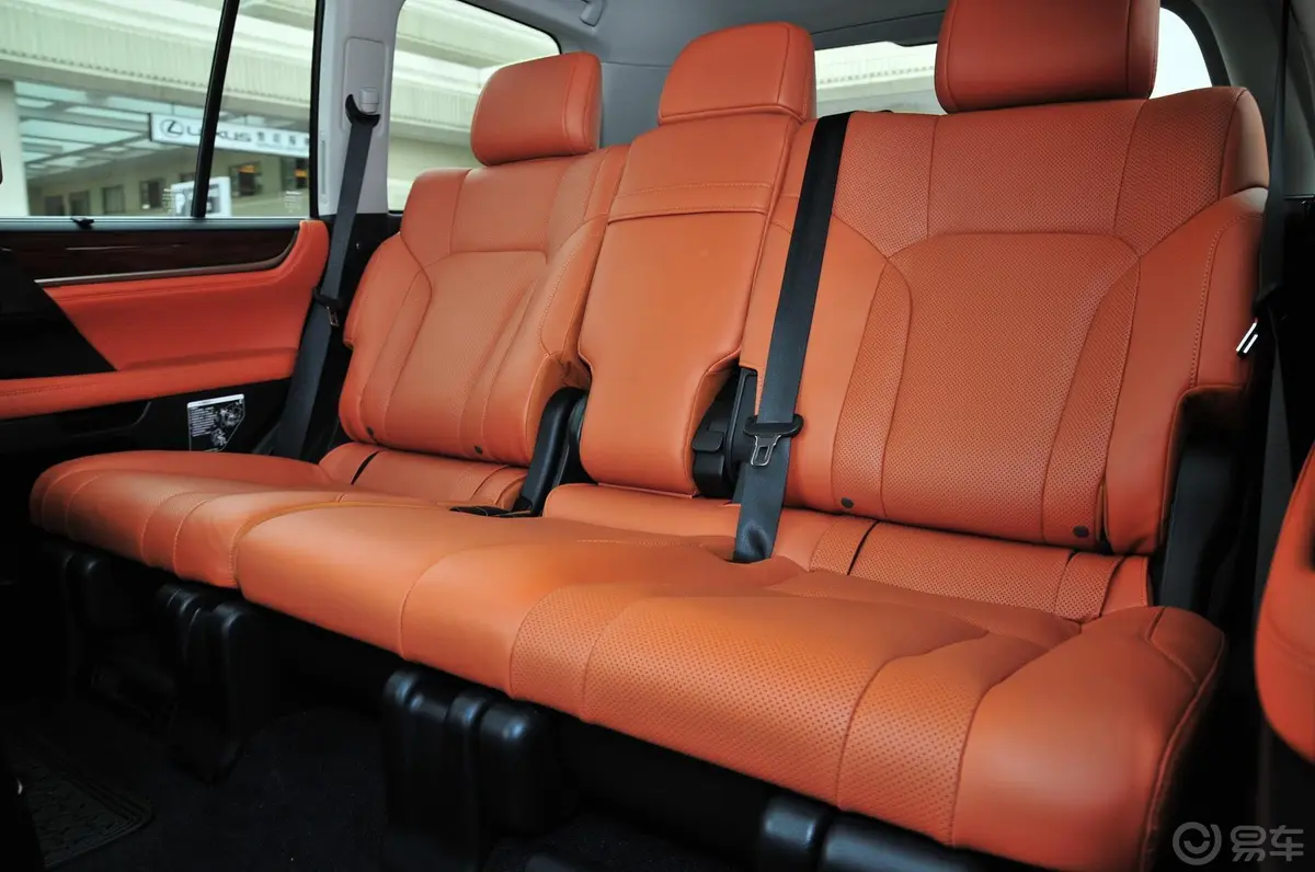 雷克萨斯LXLX 570 动感豪华版后排座椅