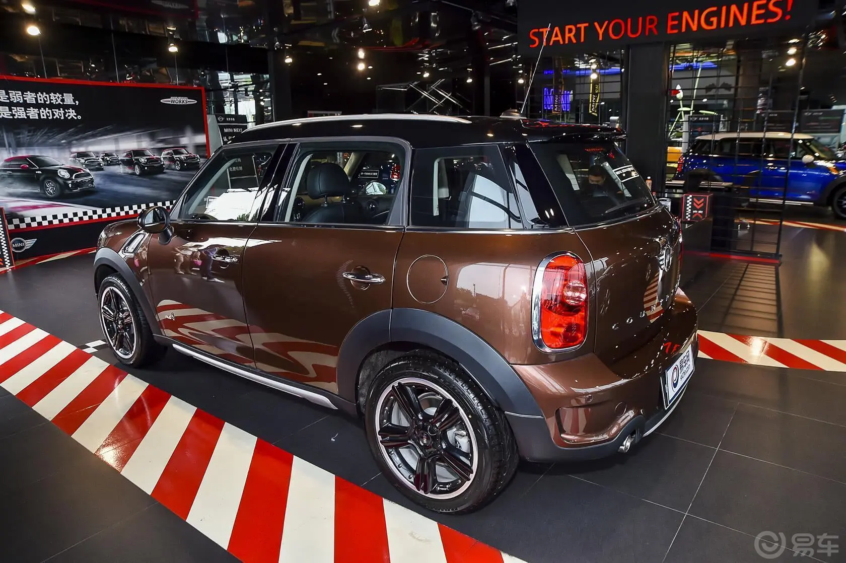 MINI COUNTRYMAN1.6T COOPER S All 4侧后45度车头向左水平