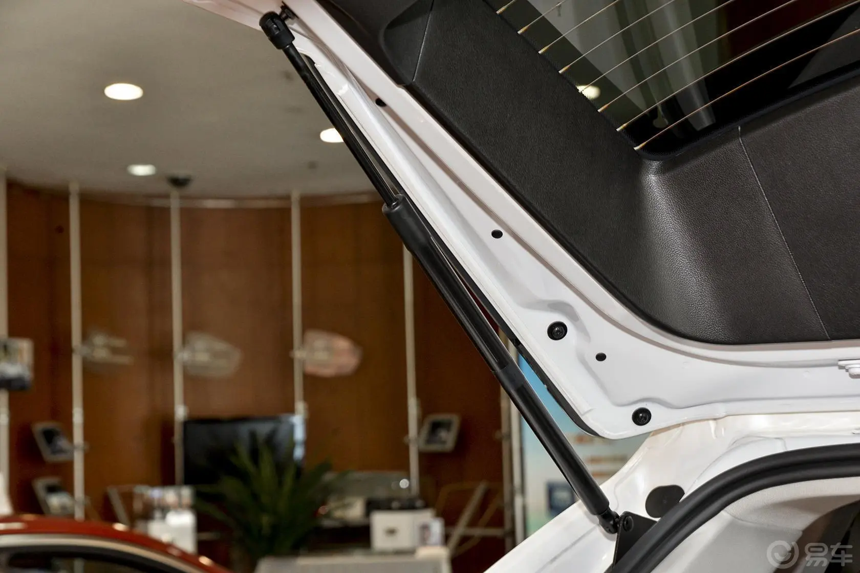 凯迪拉克SRX3.0L 手自一体 舒适型行李厢支撑杆