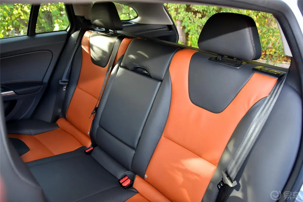 沃尔沃V60Cross Country 2.5T T6 AWD后排座椅