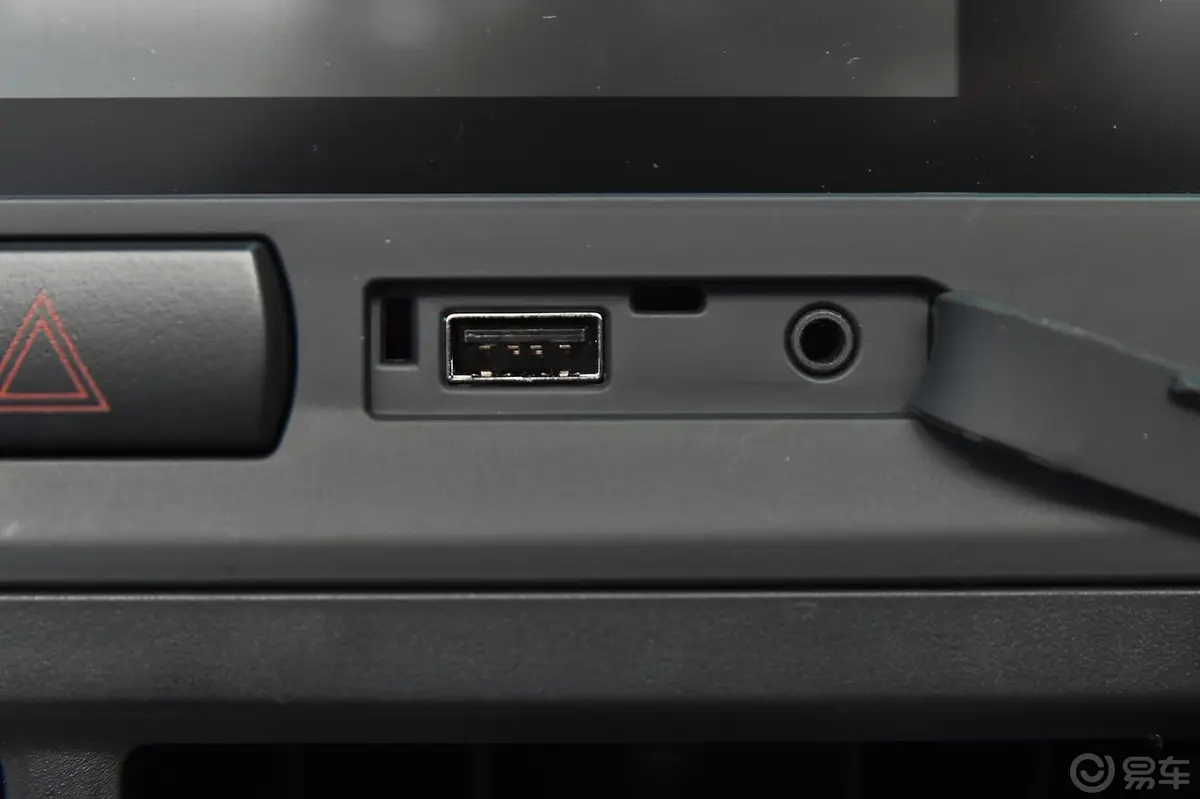 奔腾B301.6L 手动 豪华型USB接口