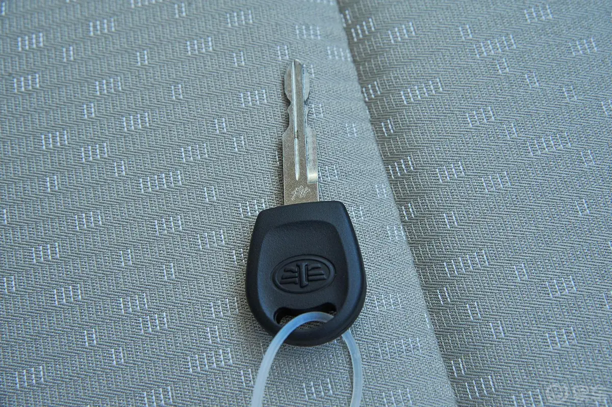 奔腾B301.6L 自动 尊享型钥匙