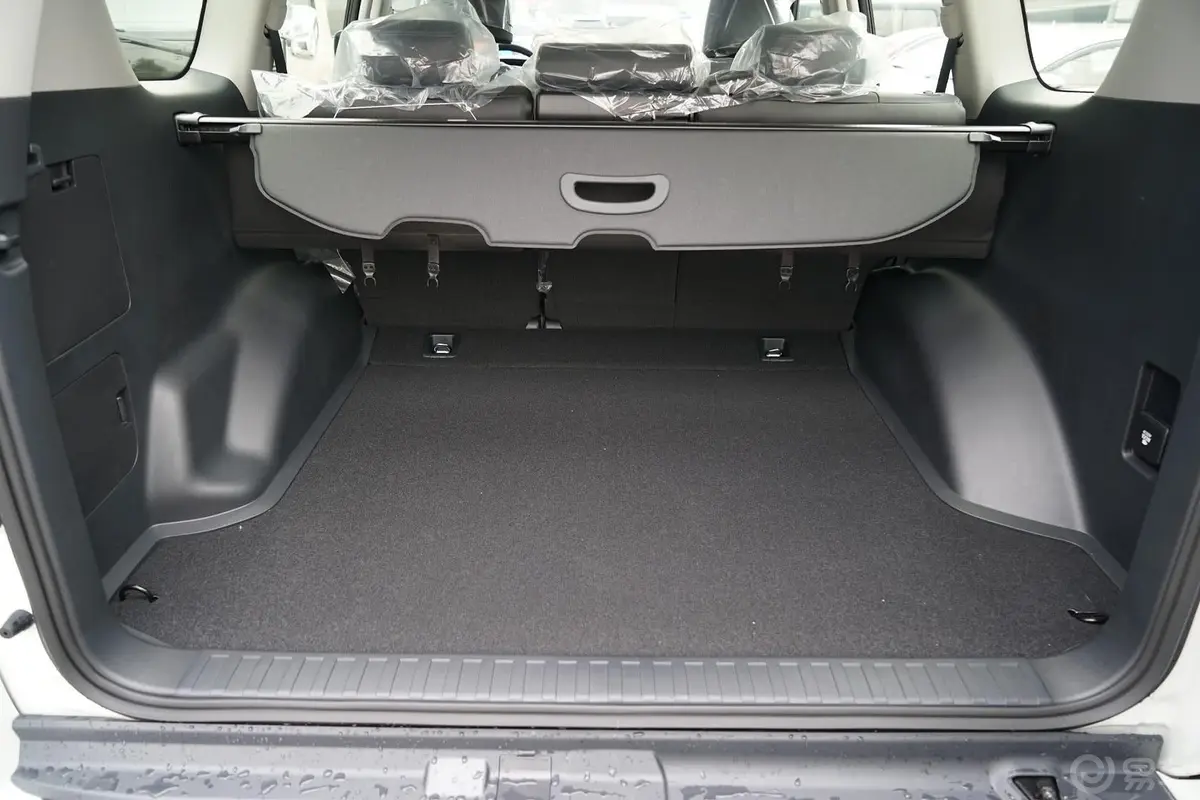 普拉多2.7L 自动 标准版行李箱空间
