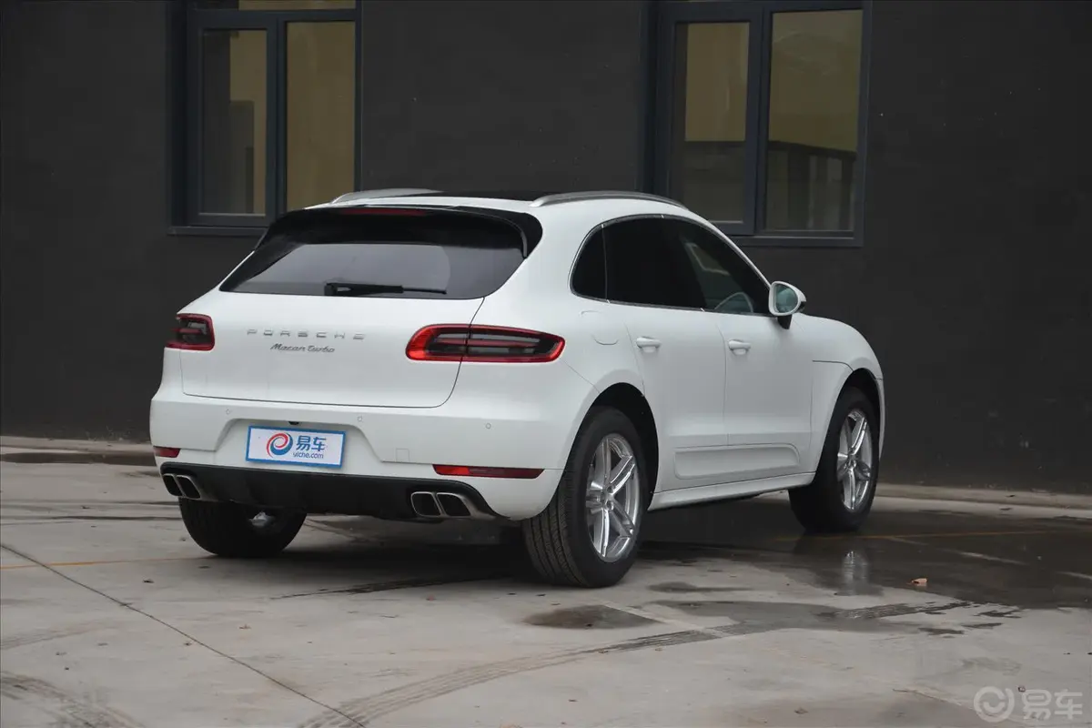 MacanMacan Turbo 3.6T侧后45度车头向右水平