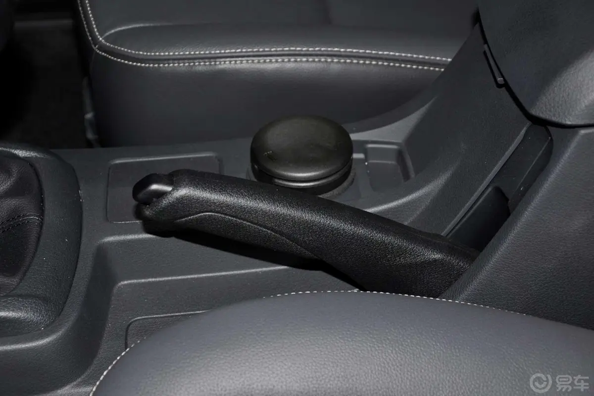 瑞迈2.8T两驱超豪华款驻车制动（手刹，电子，脚刹）