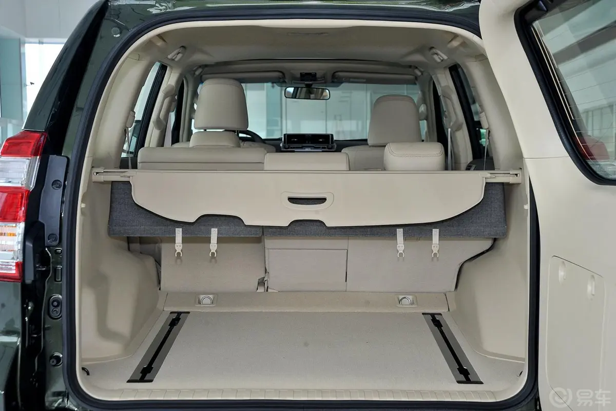 普拉多4.0L V6 TX-L NAVI行李箱空间（后排左放倒）