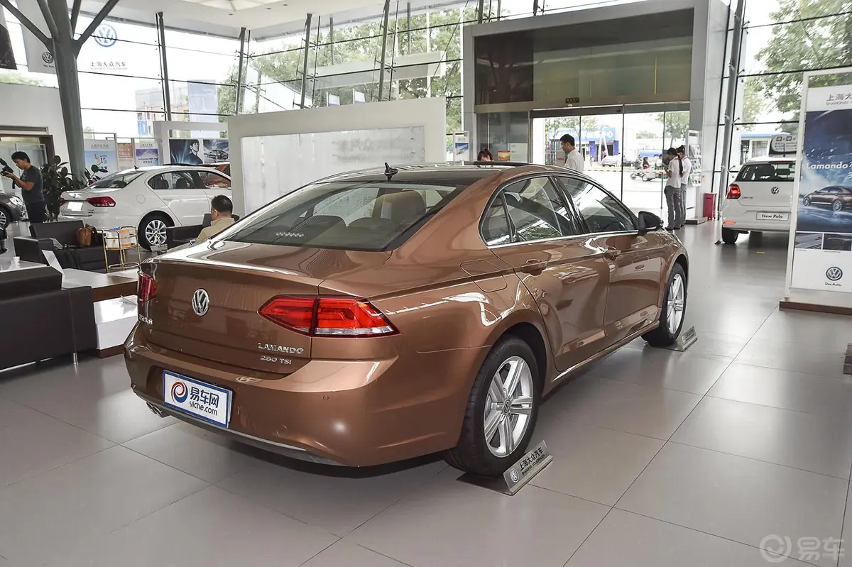 凌渡1.4T DSG 280TSI 舒适版侧后45度车头向右水平