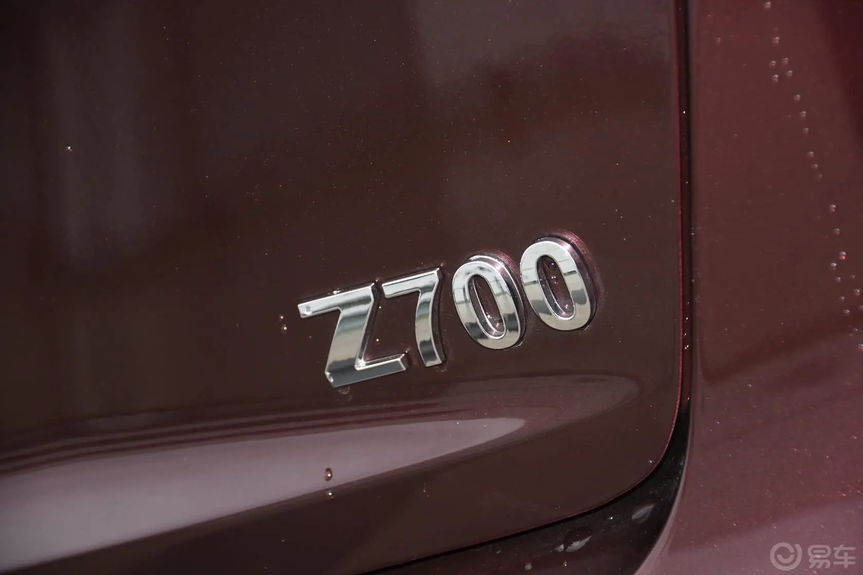 众泰Z7001.8T 双离合 公务版尾标