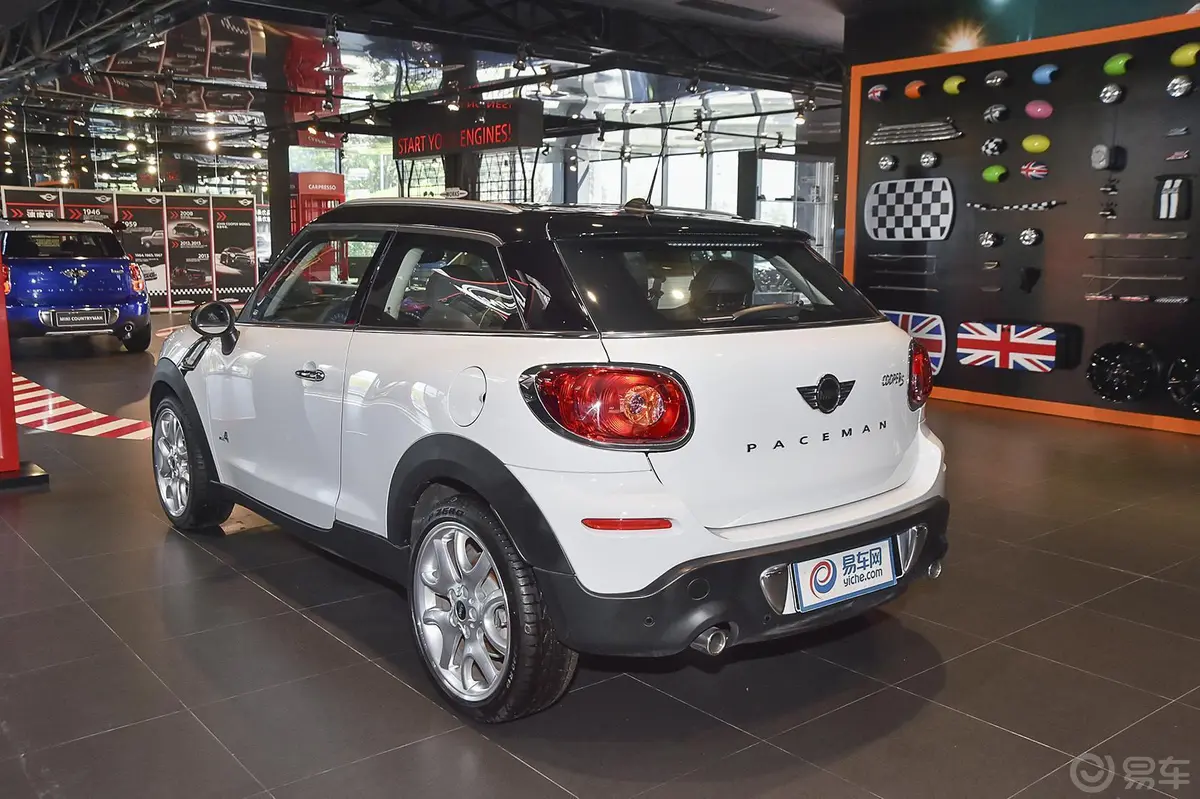 MINI PACEMAN1.6T COOPER S ALL4侧后45度车头向左水平