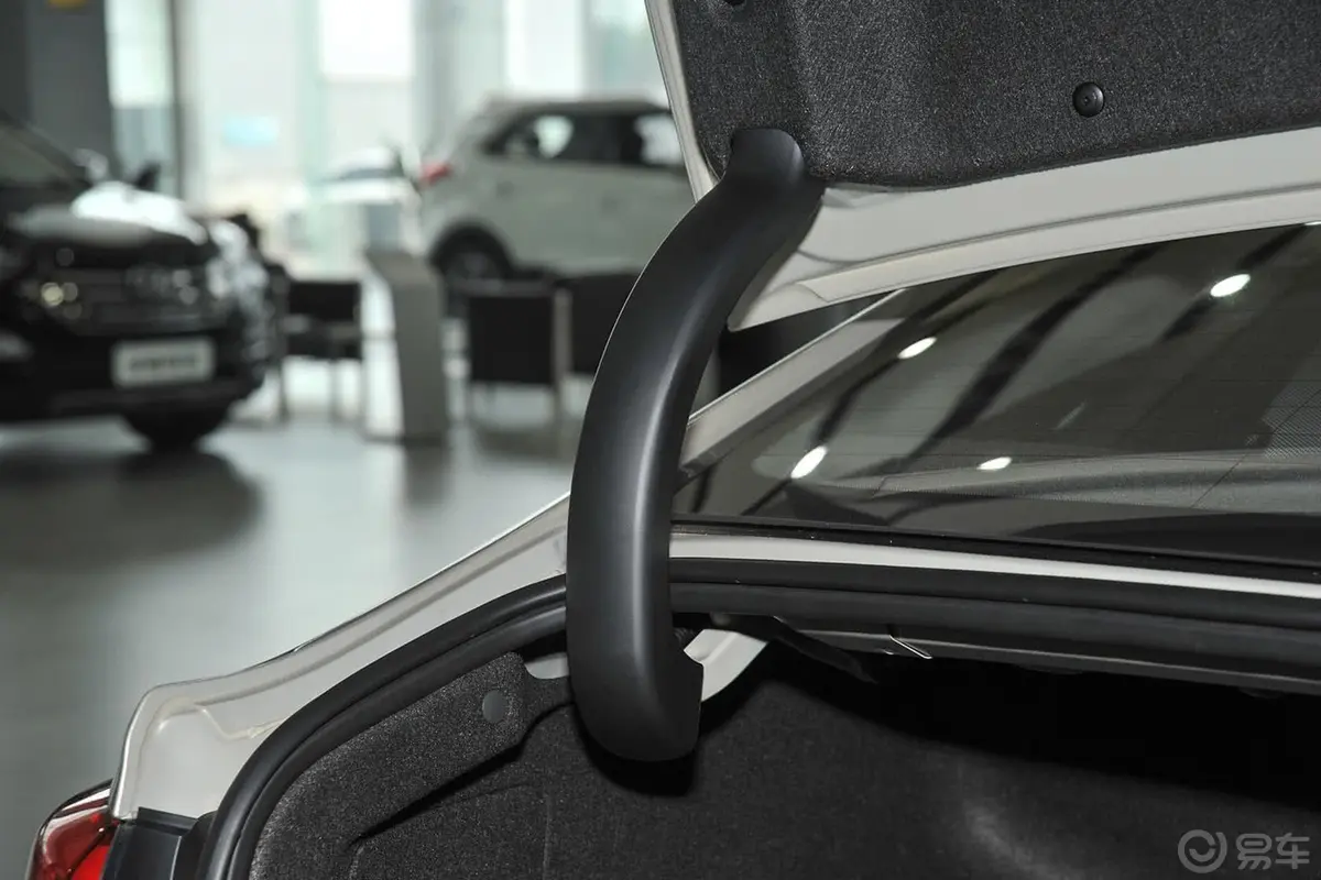 索纳塔1.6T 自动 DLX 尊贵型行李厢支撑杆