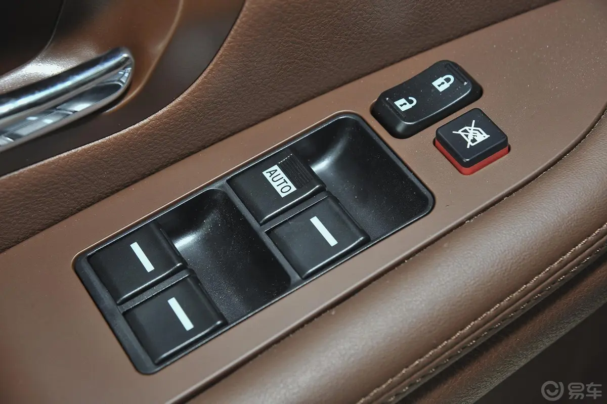 比亚迪S62.4L 手自一体 尊贵版 5座车窗升降键