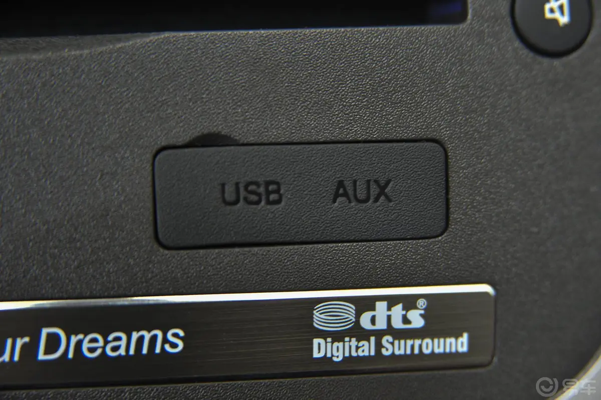 比亚迪S62.4L 手自一体 尊贵版 5座USB接口
