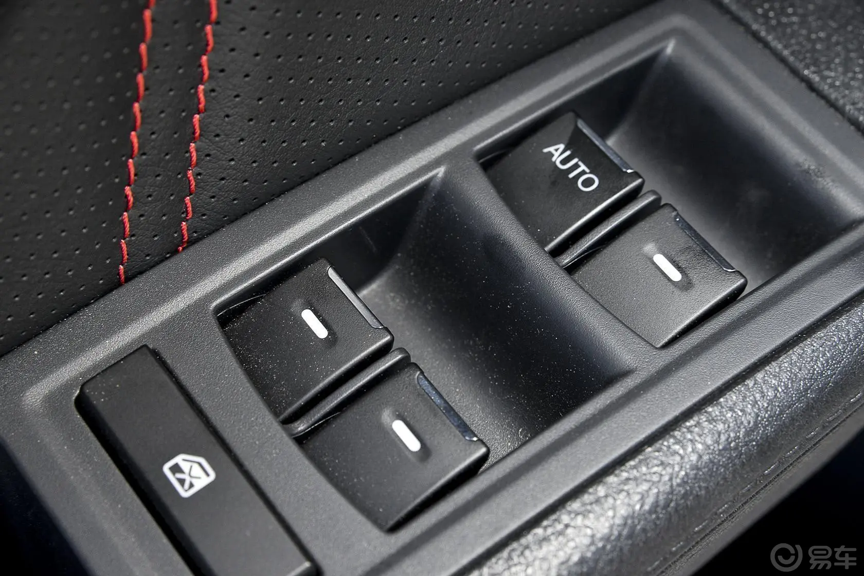 吉利GX7运动版 2.0L 自动 尊贵型车窗升降键