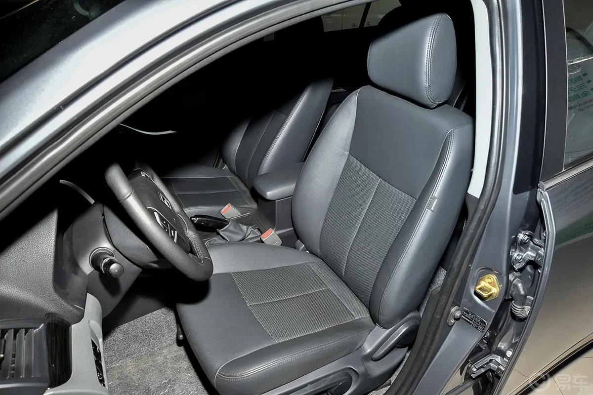 众泰Z300新视界版 1.5L 手动 尊贵型驾驶员座椅