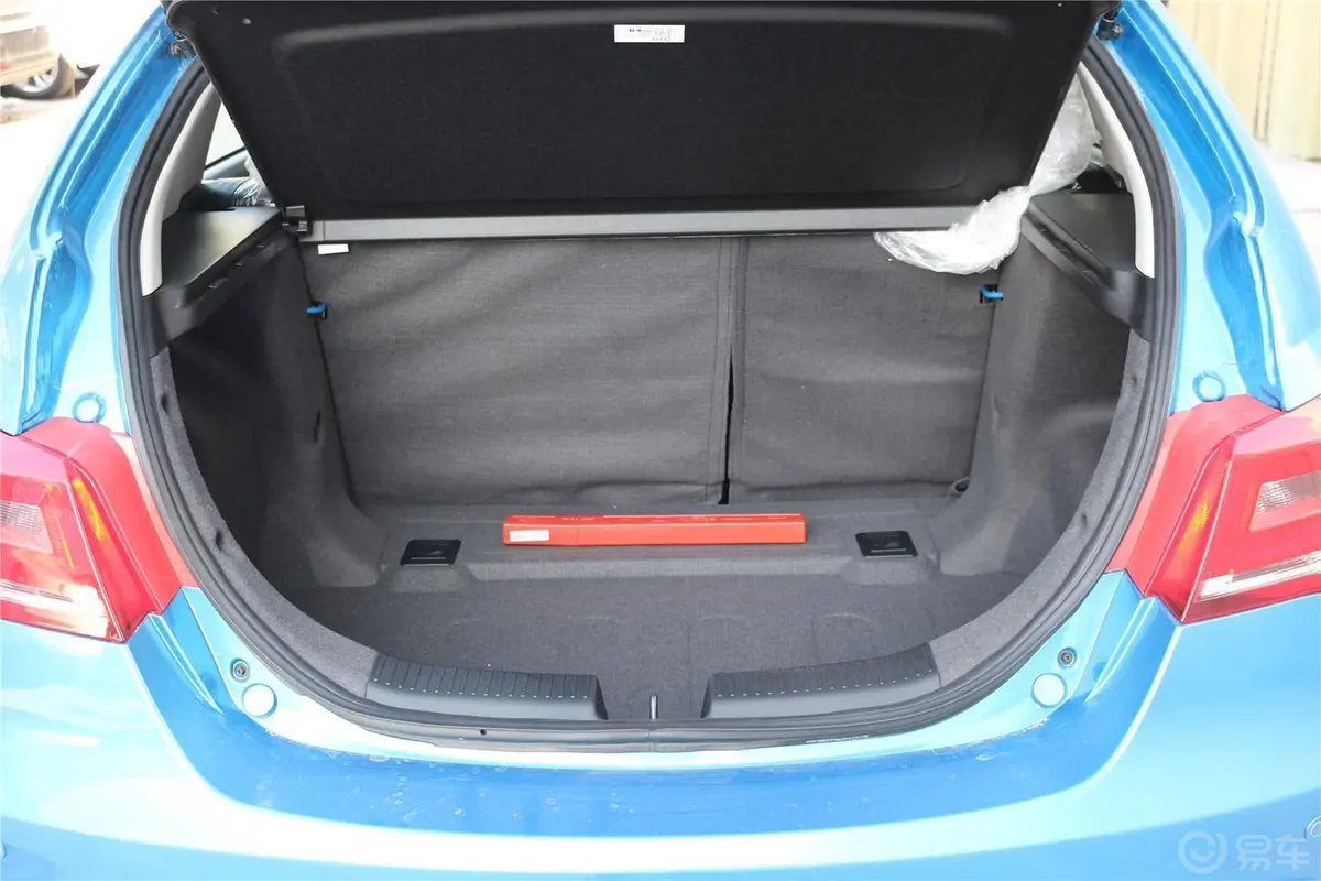 帝豪RS 1.5L 手动 向上版行李箱空间