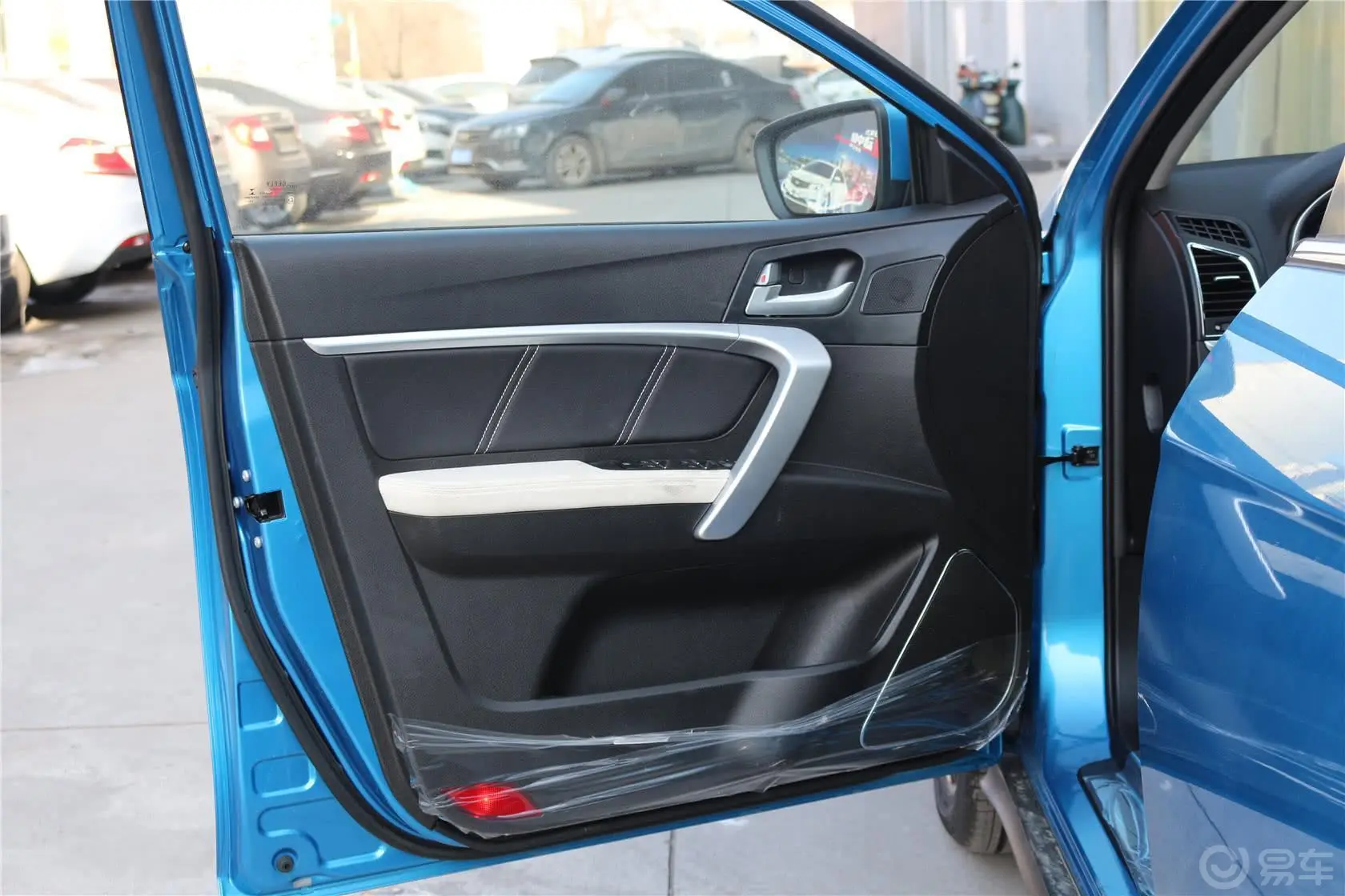 帝豪RS 1.5L 手动 向上版驾驶员侧车门内门板