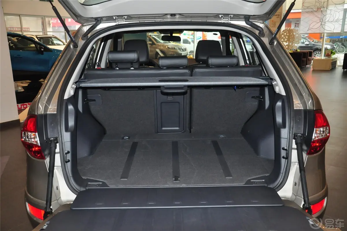 科雷傲(进口)改款 2.0L 两驱 舒适版行李箱空间