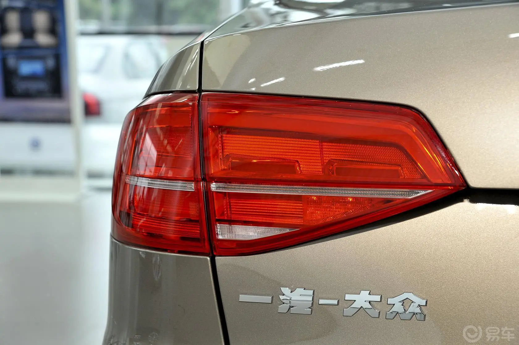 速腾1.4T 手动 230TSI 舒适型尾灯侧45度俯拍