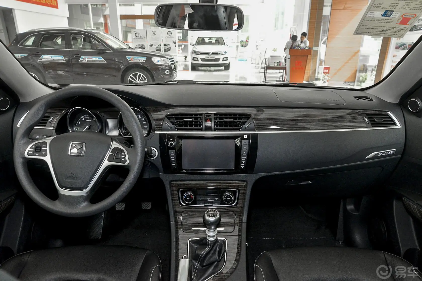 众泰T6001.5T 手动 豪华型前排车顶中央控制区