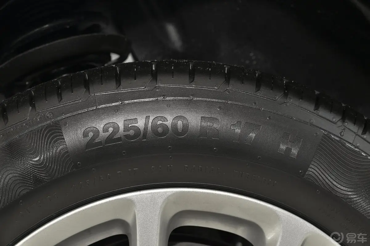 自由光(进口)2.4L 自动 都市版轮胎规格
